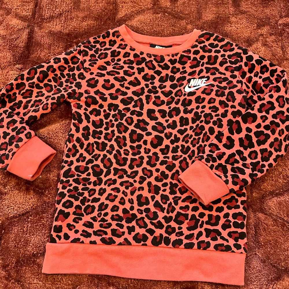 Toddler NIKE sweatshirt. Pink/black leopard print. Size 3-4T. Great condition.
